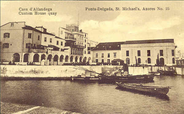 N� 25 - S�O MIGUEL. Ponta Delgada. Cais da Alfandega - Edi��o an�nima - Dim. 13,8x 8,8 cm - Col. A. Monge da Silva (cerca de 1910)