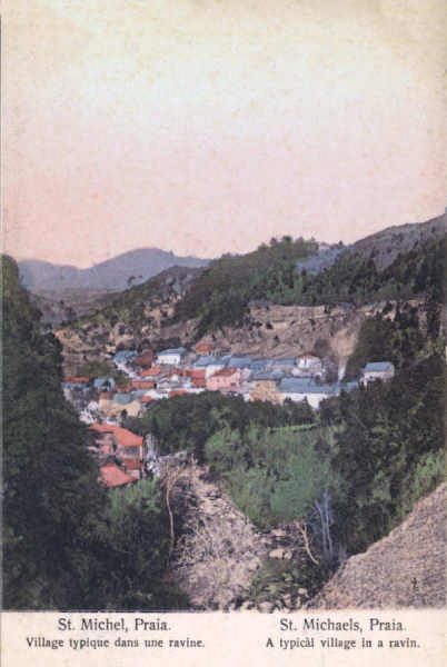 SN - S�O MIGUEL. Praia. Vila numa ravina - Edi��o an�nima - Dim. 13,7x8,9 cm - Col. A. Monge da Silva (cerca de 1910)