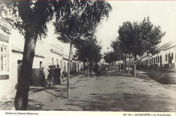 N� 19 - ALCOCHETE. Avenida 5 de Outubro - Edi��o da C�mara Municipal de Alcochete (1993) - Dim. 14x9,1 cm - Col. Am�lcar Monge da Silva