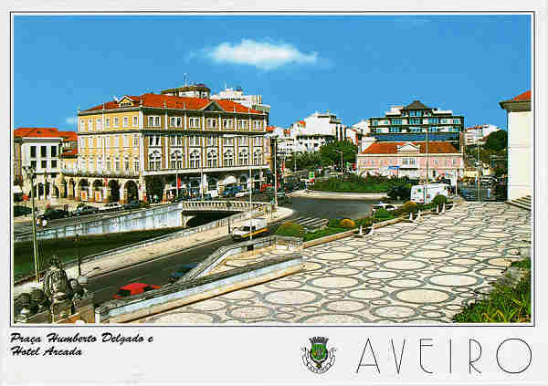N.� 23 - AVEIRO Pra�a Humberto Delgado e Hotel Arcada - Ed.Artes Gr�ficas - SD - Dim. 15x10,5cm - Col. M�rio Silva.