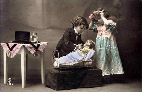 Serie 7052 - S�rie francesa apresentando pontos brancos no vestido em relevo - Editor FZ, Fran�a - Dim. 13,7x8,9 cm - Col. Am�lcar Monge da Silva (Cerca de 1910)