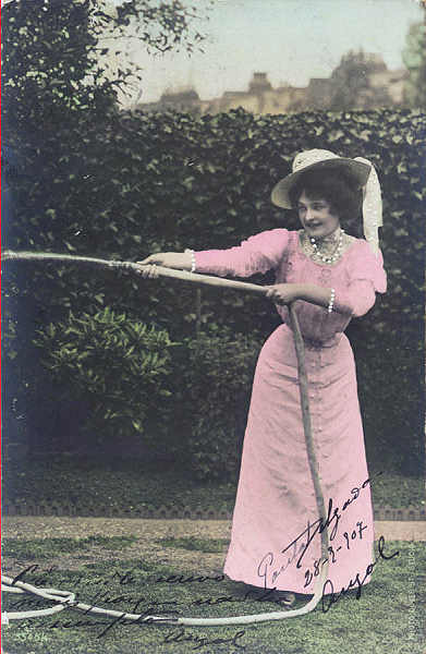 N� 3348-4 - Postal com lantejoulas coladas - Edi��o Photo Dover St Studio - Circulado em 1907 - Dim. 13,8x9 cm - Col. Am�lcar Monge da Silva