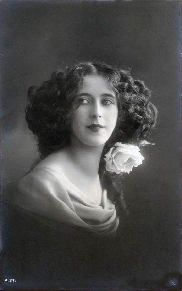 N� A 37-1 - Edi��o Rotary Photo, London - Dim. 13,8x8,6 cm - Col. Am�lcar Monge da Silva (cerca de 1910)