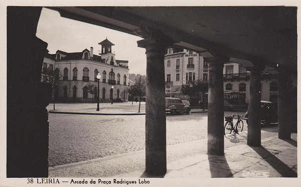 N� 38 - LEIRIA. Arcada da Pra�a Rodrigues Lobo - Col. Passaporte Loty - Dim. 14x9 cm. - Col. Dulce Gabriel