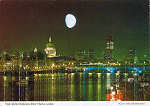 K 91 - LONDON - Skyline reflections in the River Thames at night - Ed. WESTMINSTER LONDON Distributed by KARDORAMA Ltd. (Tel. Potters Bar 52781) Printed in Ireland - SD Dim. 14,8x10,5 cm - Col. Manuel B�ia (1986).