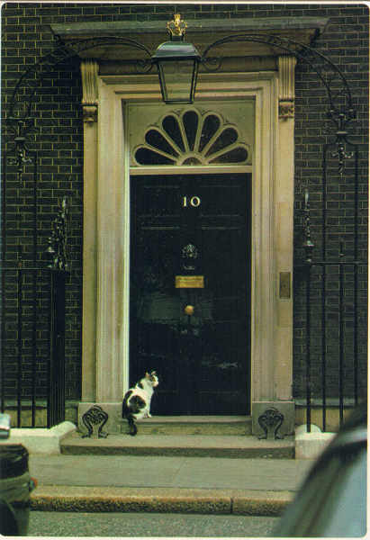 N.� 37 - LONDON - 10 Downing Street - Ed. an�nima Photo: Tony Stone Worldwide 1986 - Dim. 10,5x15 cm - Col. Manuel B�ia (1986).