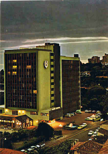 N.� MAD 216 - FUNCHAL (Madeira) Hotel Sheraton - Ed. Francisco Ribeiro, Rua Nova de S. Pedro, 27 telef. 23930 GM - SD - Dim. 10,3x14,2 cm - Col. Manuel e F�tima B�ia (1975).