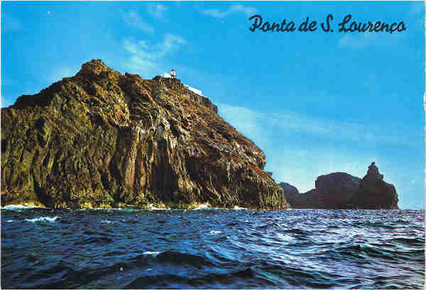 N.� 213 - MADEIRA Farol da Ponta de S. Louren�o - Ed. G�tica RUA N.S.DE F�TIMA 298 PORTO REPRESENTANTE NA MADEIRA CARV�O, MARTINS & SILVA,LDA - RUA DIREITA, 21 - FUNCHAL FABRICADO EM IT�LIA - SD - Dim. 14,7x10,3 cm. - Col. Manuel e F�tima B�ia (1975).