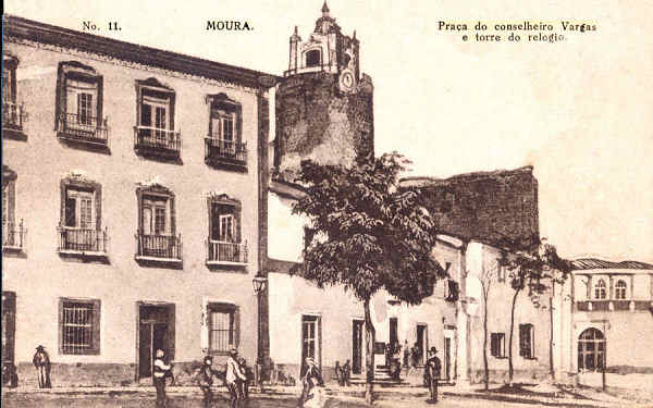 N� 11 - MOURA. Pra�a Conselheiro Vargas - Edi��o Andr� dos Santos Concei��o, Moura (1920) - Dim. 13,6x8,6 cm - Col. A. Monge da Silva
