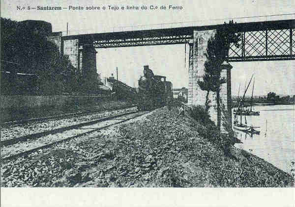 N� 22 - Santar�m. Ponte sobre o Tejo e linha do Caminho de Ferro - Ed. Associa��o Estudos e Defesa do Patrim�nio Hist�rico-Cultural de Santar�m - SD - Dim. 14,9x10,5cm - Col. M. Soares Lopes