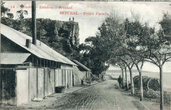 N� 14 - Pedra Furada - Editor "Mendes-Estafeta", Set�bal - Dim. 140x90 mm - Col. A. Monge da Silva (anterior a 1910)