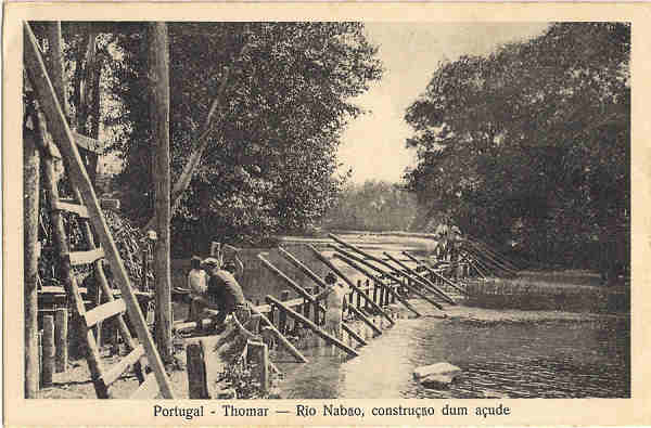 N� 39 - Portugal-Thomar � Rio Nab�o, constru��o dum a�ude - Edi��o da Loja do Barateiro - SD -  Dim. 9x14 cm - Col. Jaime da Silva (Circulado em 1928)