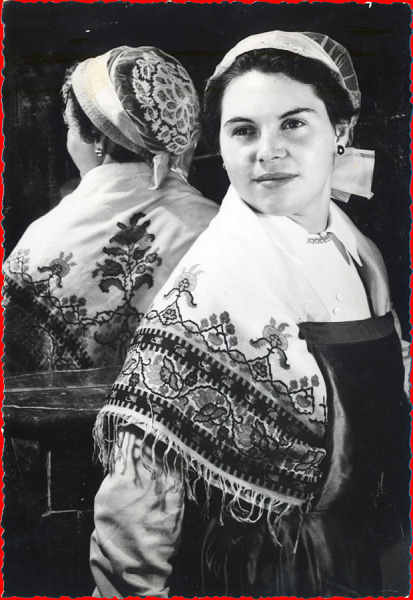 SN - Tours (Indre-&-Loire), En Touraine... Bonnet et costume Tourangeaux - Edit Augnain & Bernard,Tours - SD - Dim. 14,7x10,2 cm -  Col. Am�lcar Monge da Silva (1955)