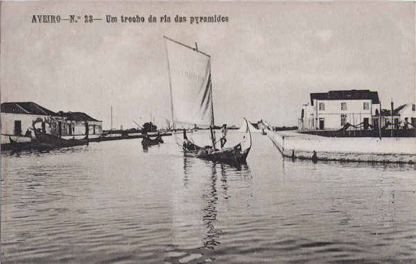 N� 23 - Aveiro - Um trecho da Ria das Pyramides - Editores Moreira Torres, Aveiro - Dim. 137x88 mm - Col. A. Monge da Silva (cerca de1910)