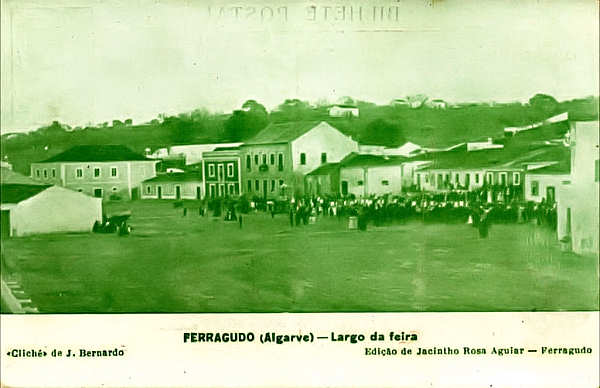 SN - FERRAGUDO. Largo da feira - Edi��o Jacintho Rosa Aguiar, Ferragudo - Clich� J. Bernardo - Dim. 14x9 cm - Col. Am�lcar Monge da Silva (cerca de 1920)