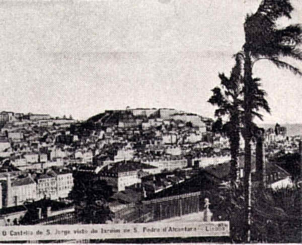 Castelo de S. Jorge visto de S. Pedro de Alc�ntara - Lisboa