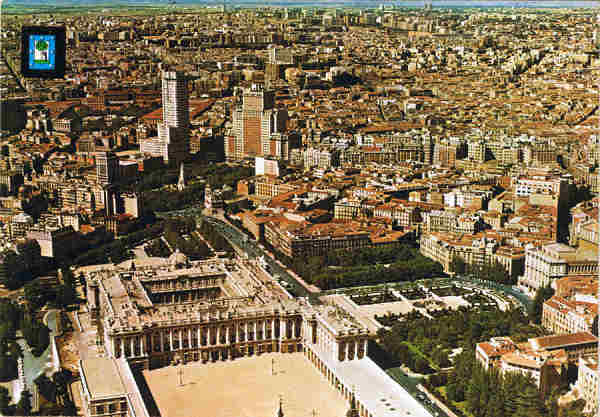38- N.� 198 - MADRID - Vista a�rea - Ed. DOMINGUEZ - MADRID POSTALES ESCUDO DE ORO Ediciones FISA - Palaudarias,26 - Barcelona - Printed in Spain - SD - Dim. 14,9x10,4 cm - Col. Manuel B�ia (1971)