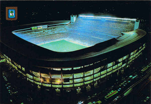 39- N.� 201- MADRID - Estadio Santiago Bernabeu - Ed. L DOMINGUEZ - MADRID ESCUDO DE ORO FISA I.G. - Palaudarias,26 - Barcelona - Printed in Spain - SD - Dim. 14,9x10,3 cm - Col. Manuel B�ia (1990)