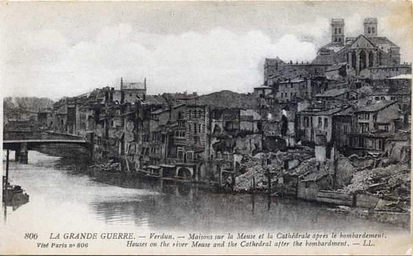 806 - La Grande Guerre. Verdun, Maisons sur la Meuse et la cath�drale apr�s le bombardement - Edition � Lev, Fils & Cie �, Paris - Dim. 140x87 mm . Col. A. Monge da Silva (cerca de 1920)
