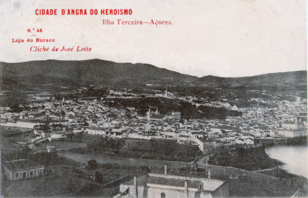 N� 48 - Cidade de Angra do Heroismo - Edi��o da Loja do Buraco, clich� de Jos� Leite - Dim. 136x88 mm - Col. A. Monge da Silva (anterior a 1910)