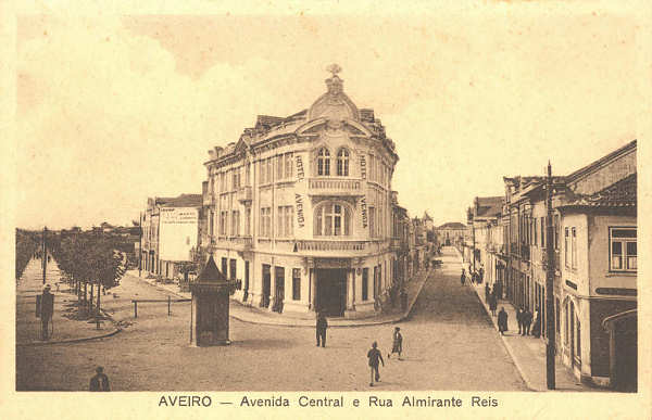 SN - Aveiro. Avenida Central e Rua Almirante Reis - Ed. Souto Ratolla, Aveiro - SD - Dim. 138x89 mm - Col. �nio Semedo