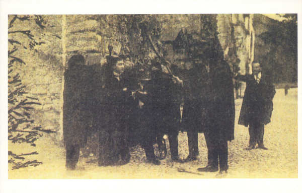 N.� 3 - Costumes Acad�micos - COIMBRA - Ed. An�nima (cerca de 2012) - Dim. 140x90 mm - Col. �nio Semedo