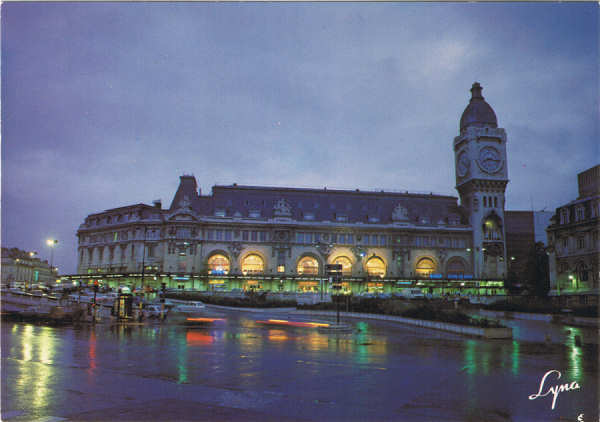 N� 651 - PARIS - La Gare de Lyon. - Ed. LYNA PARIS, 8, rue du Caire - 75002 PARIS T�l.: 236.41.28 LYONCOLOR - SD - Dim. 14,8x10,4 cm - Col. Manuel B�ia