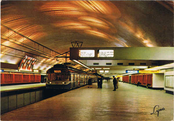 N� 1059 - PARIS. Ligne de Boissy St-L�ger de la R.A.T.P. La Station "Nation" Express Suburban - Ed. LYNA PARIS, 8, rue du Caire - 75 - PARIS (2e) T�l.: 236-41-28 LYONCOLOR Imprim� en France - SD - Dim. 14,7x10,3 cm - Col. Manuel B�ia.