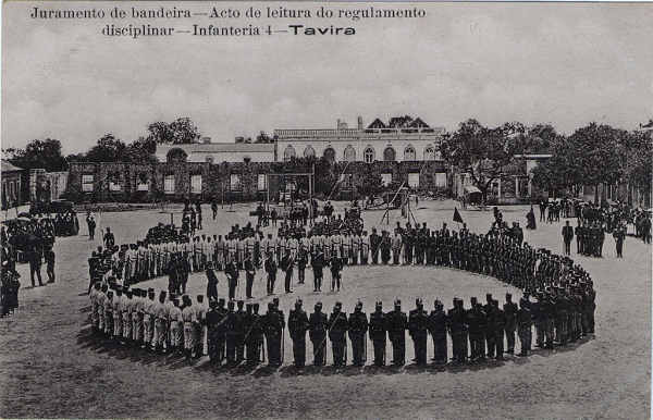N� 4989 - Juramento de Bandeira de Infanteria 4 - (papel de fotografia) - Edi��o J.Vianna, Rua do Arsenal, 124, Licbo - Dim. 140x88 mm Col. A.Monge da Silva (c. 1909)