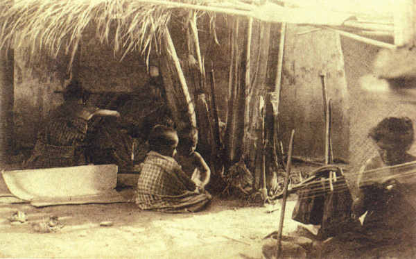 SN - Timor - Trabalhos femininos - Edi��o da Miss�o - SD - Dim. ??x?? cm - Col. Monge da Silva (Cerca de 1927)