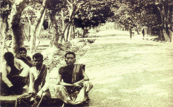 SN - Timor - Tipos e costumes: Manatuto - Edi��o da Miss�o - SD - Dim. ??x?? cm - Col. Monge da Silva (Cerca de 1927)