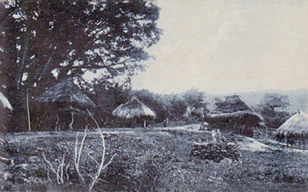 SN - Timor Portugu�s - Uma povoa��o nas montanhas - Edi��o da Miss�o - SD - Dim. ??x?? cm - Col. Monge da Silva (Cerca de 1927)