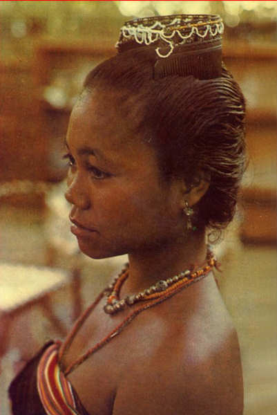 SN - Rapariga de Viqueque - Foto Carlos Candal - Edi��o do CTI-Timor - Col. A. Monge da Silva (cerca de 1966)