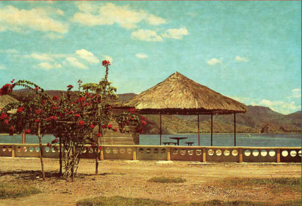 SN - Praia da Areia Branca - Foto Castro Silva - Edi��o do CTI-Timor - SD - Dim. 148x101 mm - Col. A. Monge da Silva (cerca de 1970)