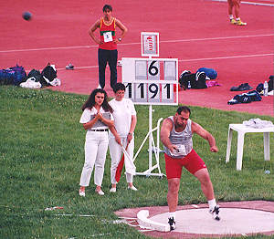 Nuno Serra no lan�amento do peso - Clicar para ampliar