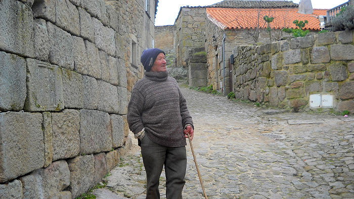 Um elemento de Castelo Mendo. Clicar  para ampliar.