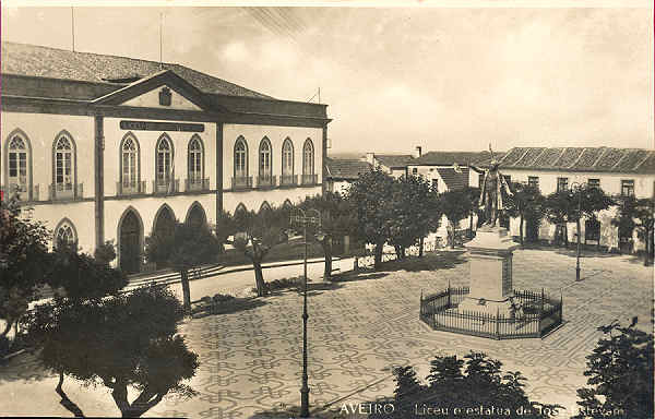 S/N - AVEIRO Liceu e est�tua de Jos� Est�vam - Edi��o de Souto Ratolla, Aveiro - SD - Dim 13,4x8,6 cm - Col FMSarmento.