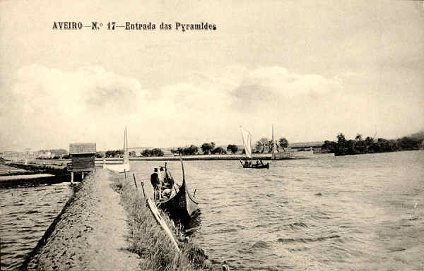 N.� 17 - Aveiro Entrada das Pyramides - Editores MOREIRA & TORRES, Aveiro - SD - Dimens�es 13,7x8,7 cm. - Col.  FMSarmento.