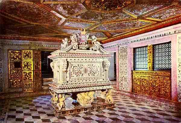 S�rie 64, N.� 1 - Aveiro (Portugal) T�mulo de St� Joana Princesa - Edi��o da Comiss�o Municipal de Turismo de Aveiro - S/D - Dimens�es: 11,1x10,2 cm. - Col. HJCO