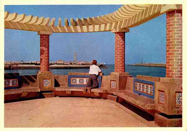 N.� 4 - AVEIRO (Portugal). Miradouro do Forte da Barra - Edi��es �GUAS DA COSTA - Exclusivo da Papelaria Avenida (Aveiro) - S/D - Dimens�es: 14,7x10,3 cm. - Col. Gaspar Albino (1960).