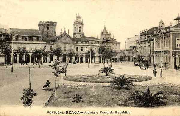 S/N - Portugal.BRAGA-Arcada e Pra�a da Republica - Edi��o da Livraria Monteiro, Avenida Central, 2 Braga - S/D - (Circulado em 1917) - Dimens�es: 13,7x8,9 cm. - Col. Aur�lio Dinis Marta.