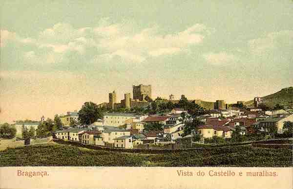 S/N - Bragan�a-Vista do Castello e muralhas - Edi��o de Adriano Rodrigues, Bragan�a - S/D - Dimens�es: 13,7x8,8 cm. - Col. Aur�lio Dinis Marta.