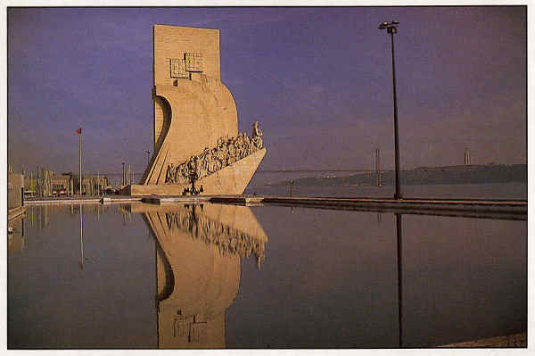 N.� 205 - LISBOA - Portugal  Monumento dos Descobrimentos - Ed. MARGRAPE - S/D -Dimens�es: 15x10 cm. - Col. M�rio F. Silva.