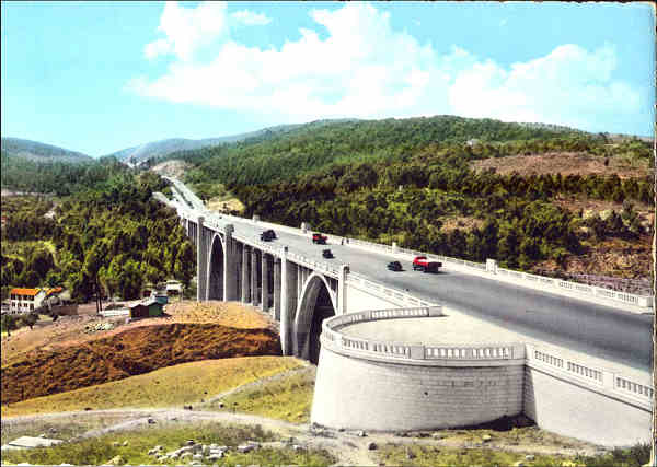 REF� 44C L - LISBOA-Auto Estrada e viaduto Duarte Pacheco - Editor n�o indicado. Cerca de 1955 - Dim. 14,8x10,4 cm. - Col. A. Monge da Silva