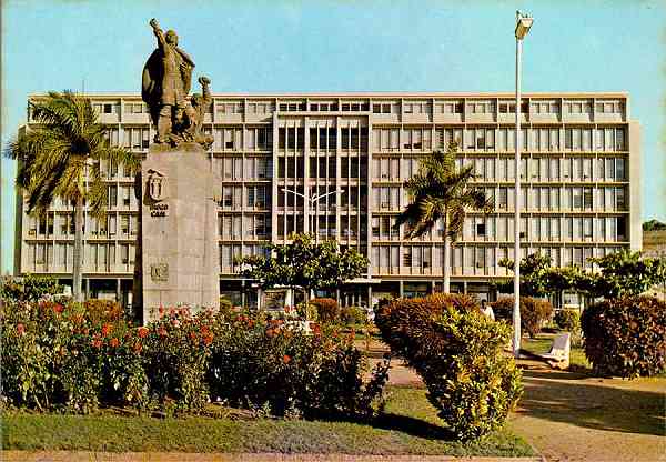 S/N - LUANDA Largo Diogo C�o - Edi��o Lello-Angola - S/D - Dimens�es: 15x10,5 cm. - Col. Manuel B�ia (1970).