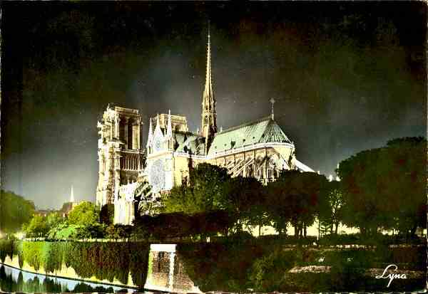N.� 201 - Paris la nuit - La Cath�drale Notre-Dame de Paris illumin�e - Abside et Fl�che - Edi��o Lyna-Paris - S/D - Dimens�es: 14,9x10,3 cm. - Col. F�tima B�ia (1962).