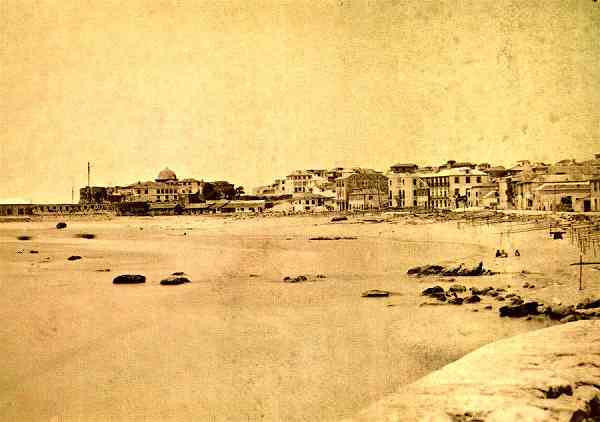 S/N - A enseada de S. Jo�o da Foz. Antes de 1870. Casa Tait. - Edi��o da C�mara Municipal do Porto Comemorativa do Centen�rio do Passeio Alegre, 1888-1988 - Dimens�es: 10,4x14,7 cm. - Col. HJCO.