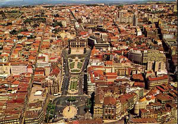 N.� 530 - PORTO-PORTUGAL: Avenida dos Aliados e C�mara Municipal - Edi��o do Centro de Caridade N� Sr� do Perp�tuo Socorro, Porto - S/D - Dimens�es: 15x10,5 cm. - Col. F�tima B�ia.