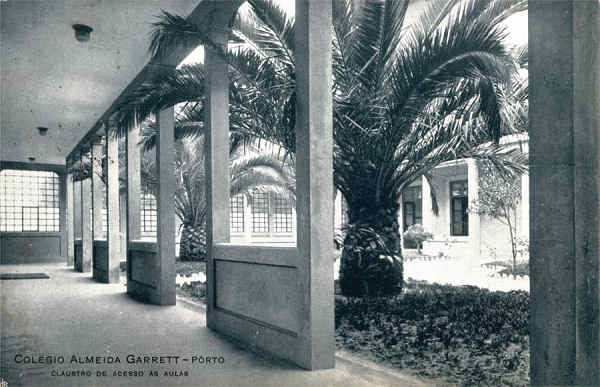 S/N - Col�gio Almeida Garrett. Claustro de acesso �s aulas - Edi��o do Col�gio - S/D - Dimens�es: 14x9,1 cm. - Col. Carneiro da Silva (Circulado em 26/11/1938)
