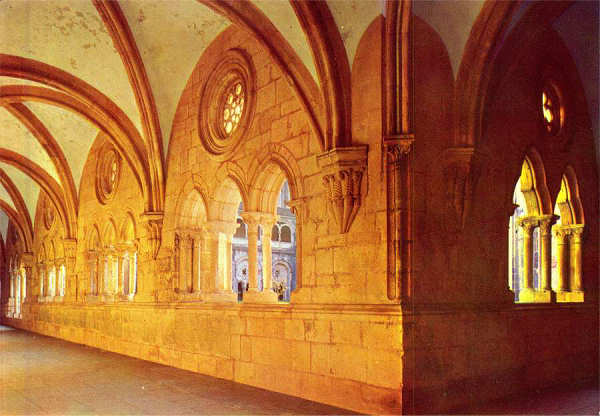 N.� 1062 - ALCOBA�A-Portugal: Claustro de D. Diniz - Edi��o �NCORA Edi��es Art�sticas de Artigos para Felicita��es, Lisboa - S/D - Dimens�es:14,8x10,25 cm. - Col. HJCO (1988)